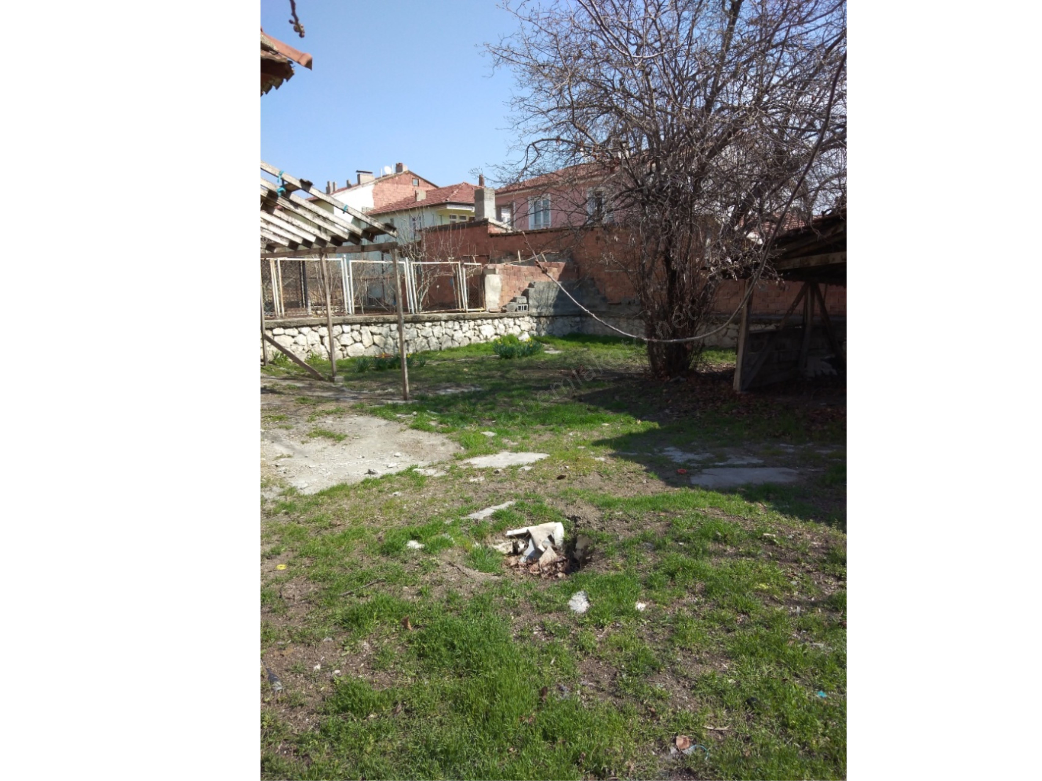 Satlık bahçeli müstakil ev